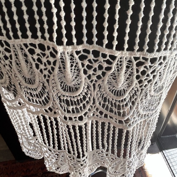 Simple beach white crochet top - Picture 9 of 11